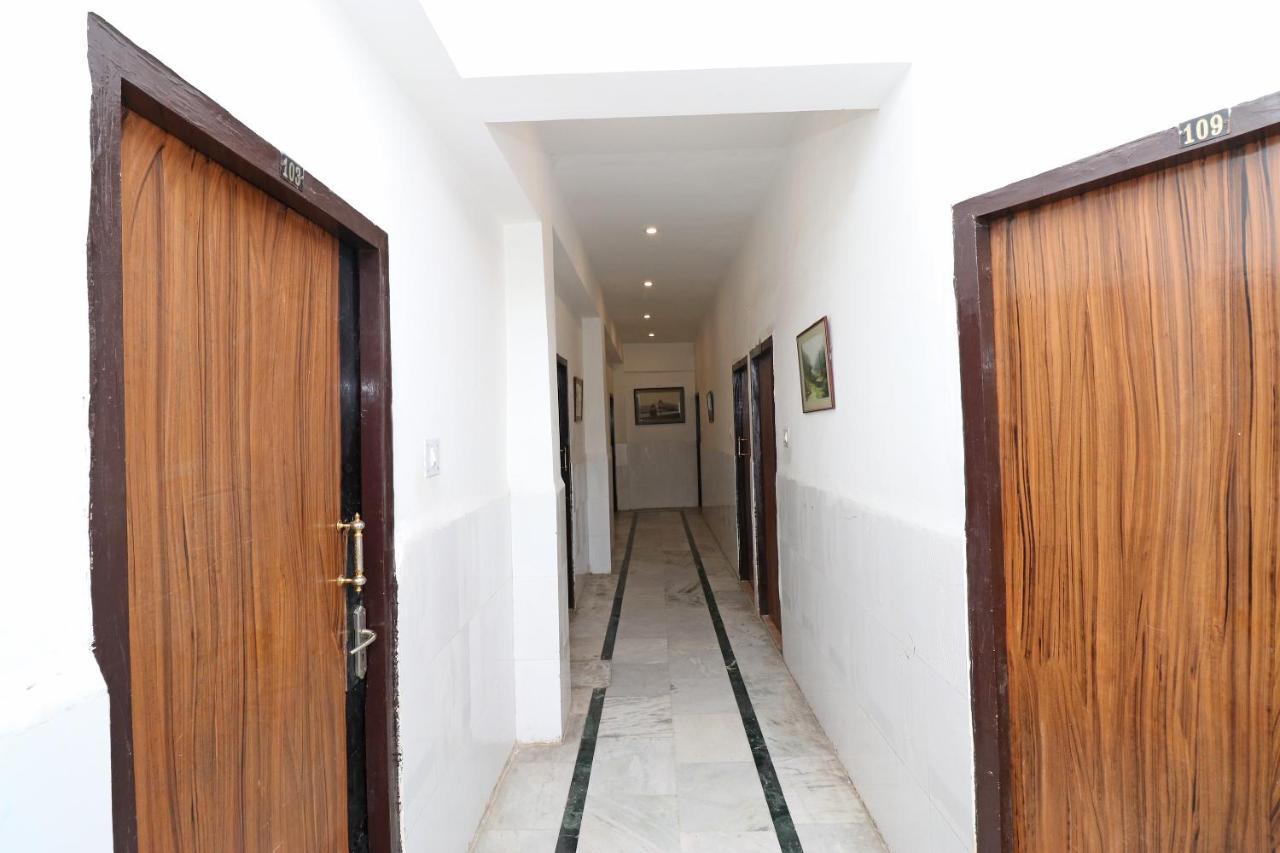 OYO 8379 Hotel Kamal Lucknow Bagian luar foto