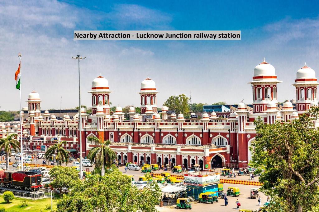 OYO 8379 Hotel Kamal Lucknow Bagian luar foto